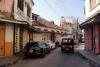 ulice v Mombase s tuk-tukem, foto: pvo